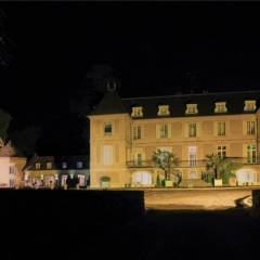 Le château et ses dépendances mis en lumière