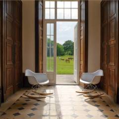 Hall d’entrée du château vue sur le parc