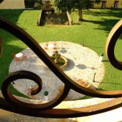 La cour d’honneur vue des mansardes du château.