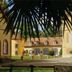 Dépendances du château autour de la cour d’honneur.