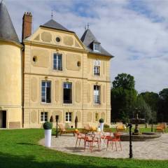 La cour d’honneur et l’aile sud du château
