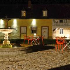 La cour d’honneur en lumière pour vos soirées.